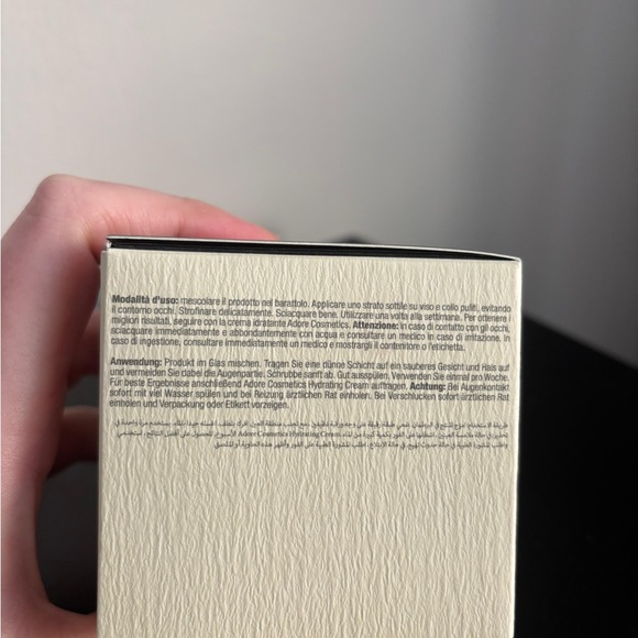 Adore Cosmetics Essence Facial Peeling Gel - Gold and Cream - Picture 3 of 7